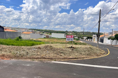 Terreno de esquina no Parque Curi!