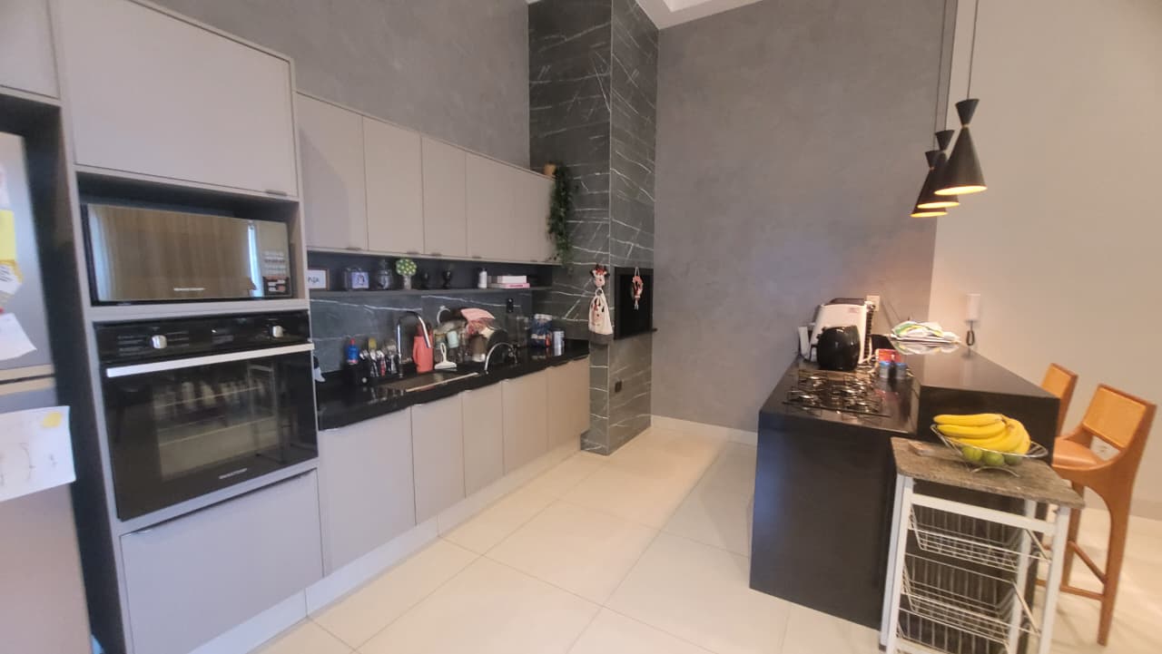 Casa de alto padrão à venda no Jardim Bonsucesso!